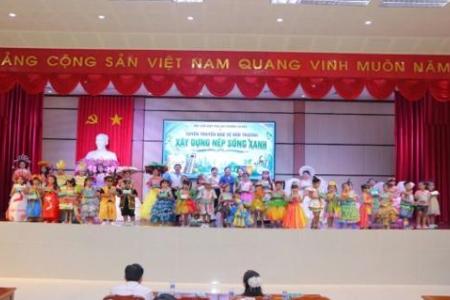 Hội LHPN phường Sa Đéc tổ chức tuyên truyền bảo vệ môi trường và ra mắt mô hình "Tổ Phụ nữ tiêu dùng thông minh, hạn chế rác thải nhựa" trên địa bàn các khu phố.
