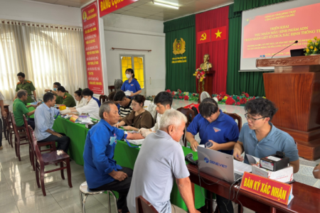 Thu nhận mẫu ADN thân nhân các liệt sĩ chưa xác định  được danh tính tại phường Sa Đéc