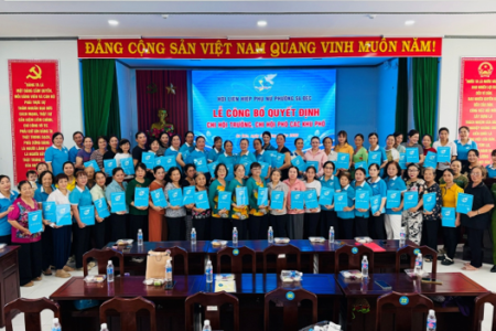 Hội LHPN phường Sa Đéc công bố Quyết định công nhận  Chi hội phụ nữ 26 khu phố