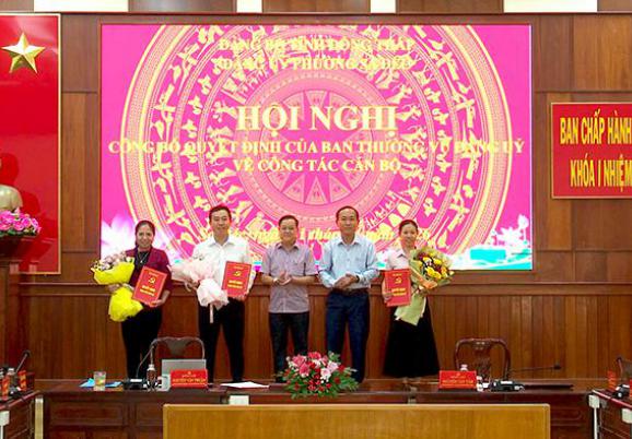 Phường Sa Đéc: Công bố các quyết định của Ban Thường vụ Đảng ủy về công tác cán bộ
